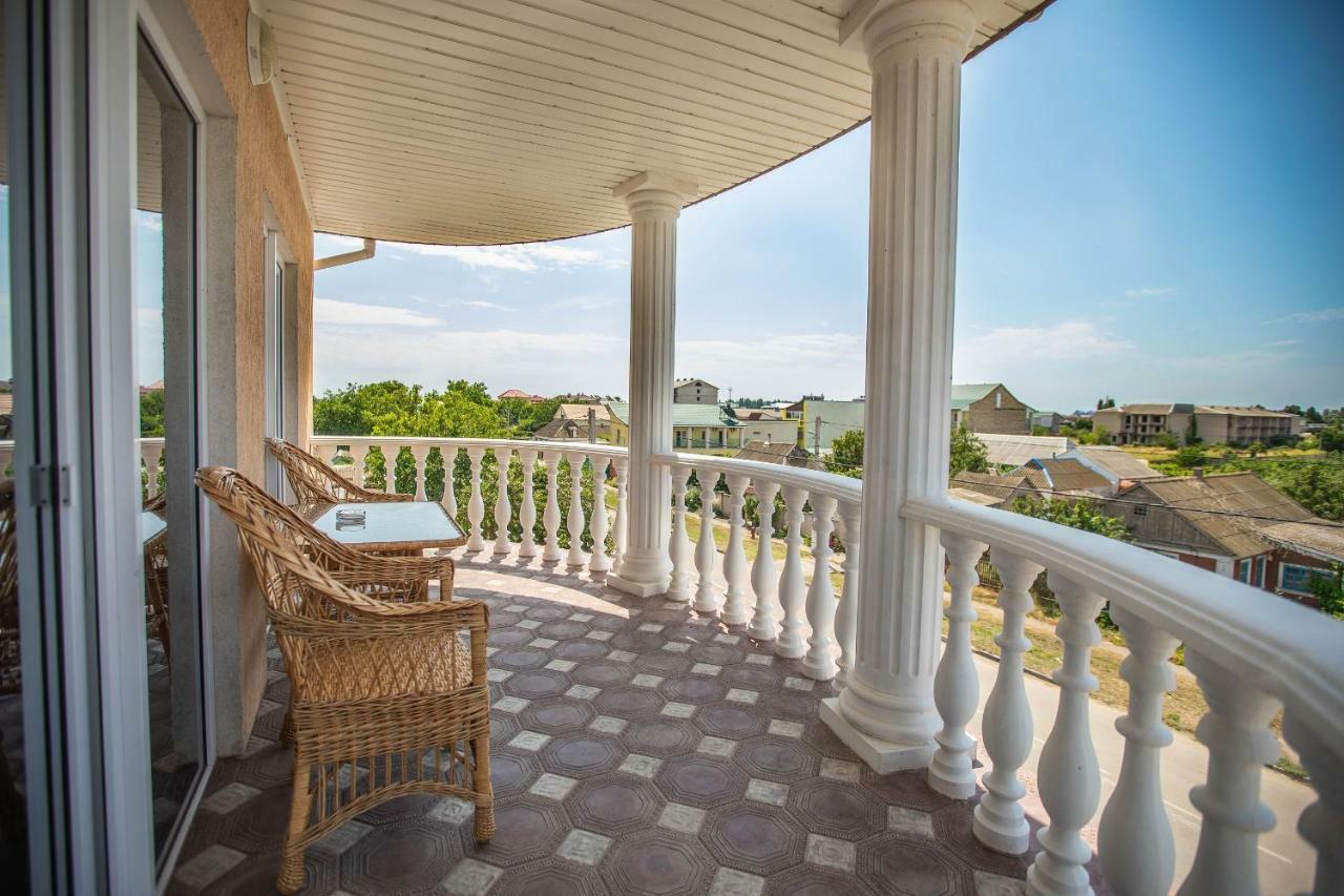 Amalia Hotel Zaliznyy Port Εξωτερικό φωτογραφία