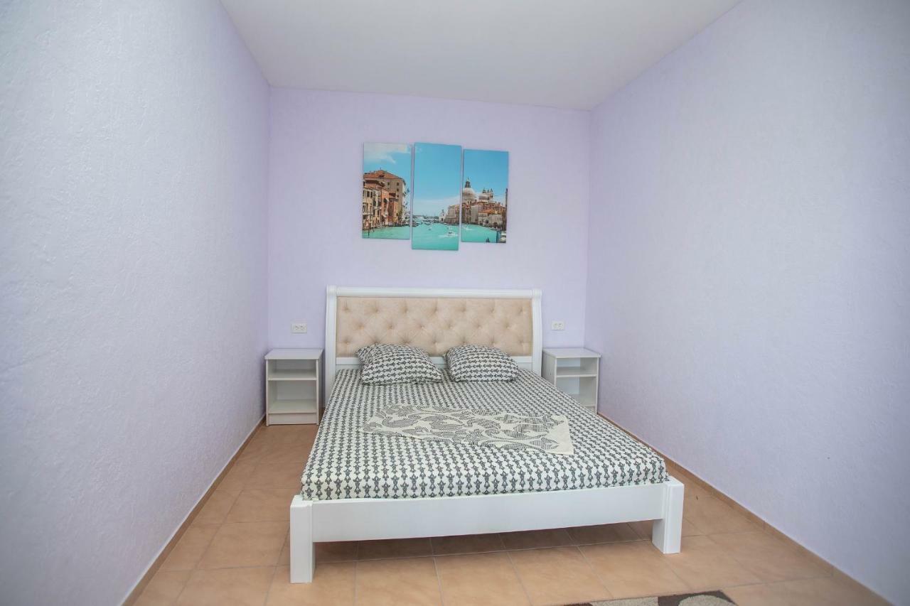 Amalia Hotel Zaliznyy Port Εξωτερικό φωτογραφία