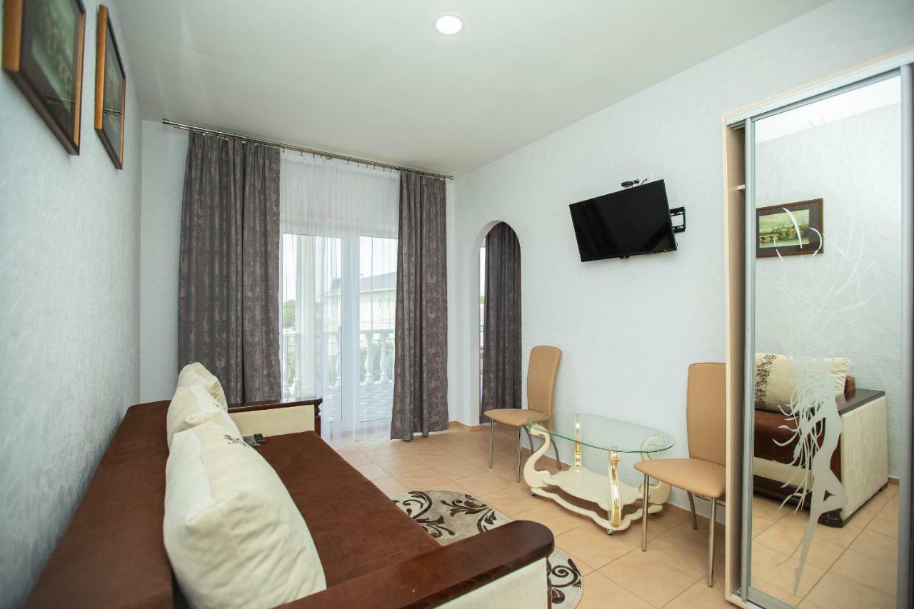 Amalia Hotel Zaliznyy Port Εξωτερικό φωτογραφία
