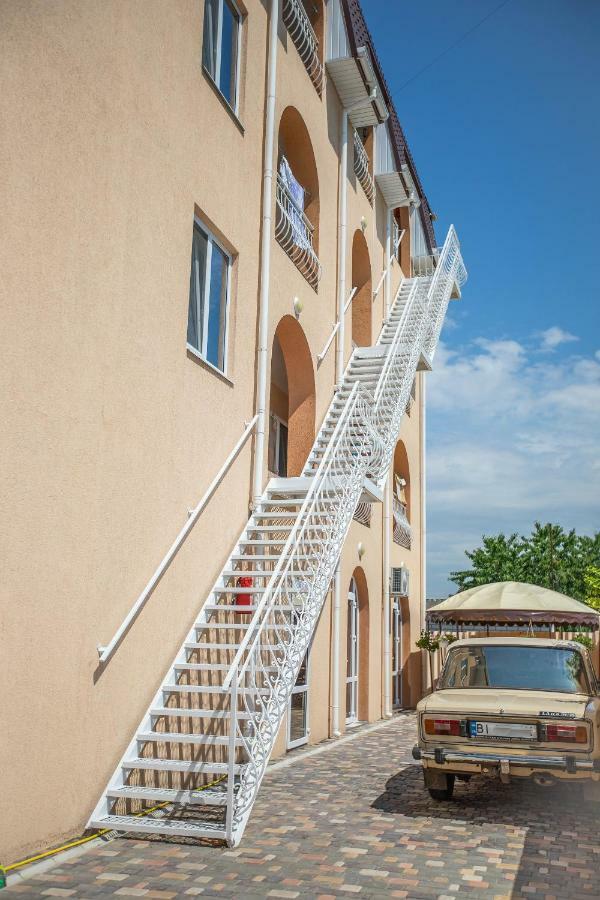 Amalia Hotel Zaliznyy Port Εξωτερικό φωτογραφία